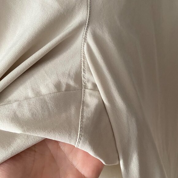 GapFit High Rise Runaround Cargo Joggers in Moonstone Beige Sz M - Picture 9 of 9